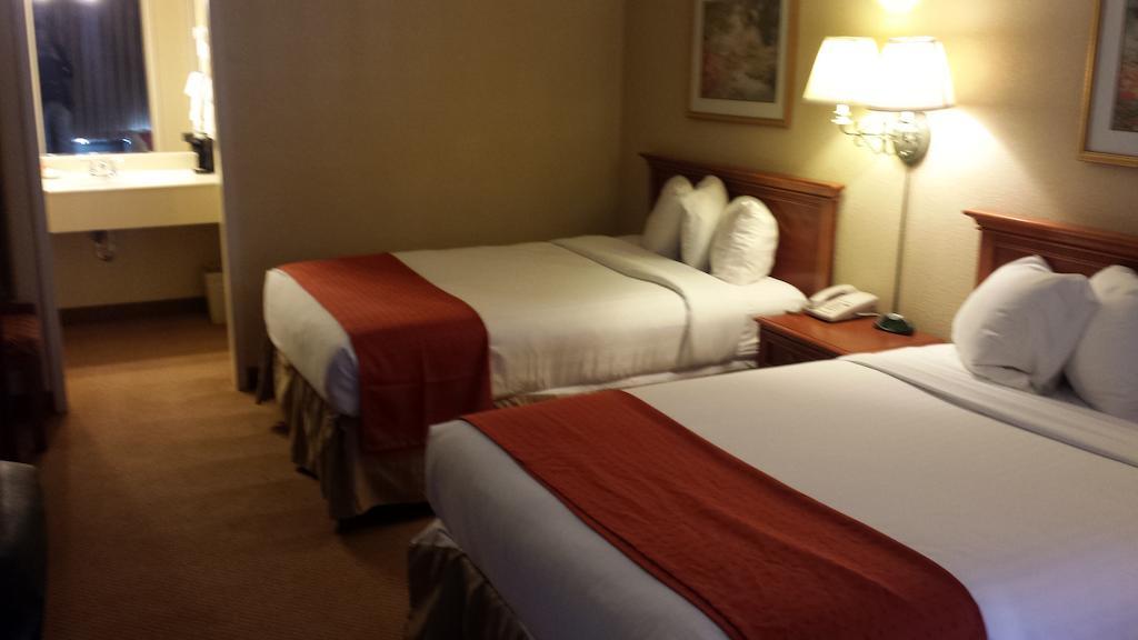 Baymont By Wyndham Paris Motel Phòng bức ảnh
