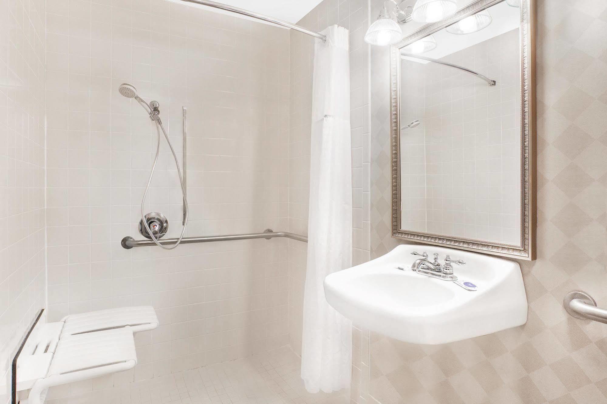 Baymont By Wyndham Paris Motel Ngoại thất bức ảnh