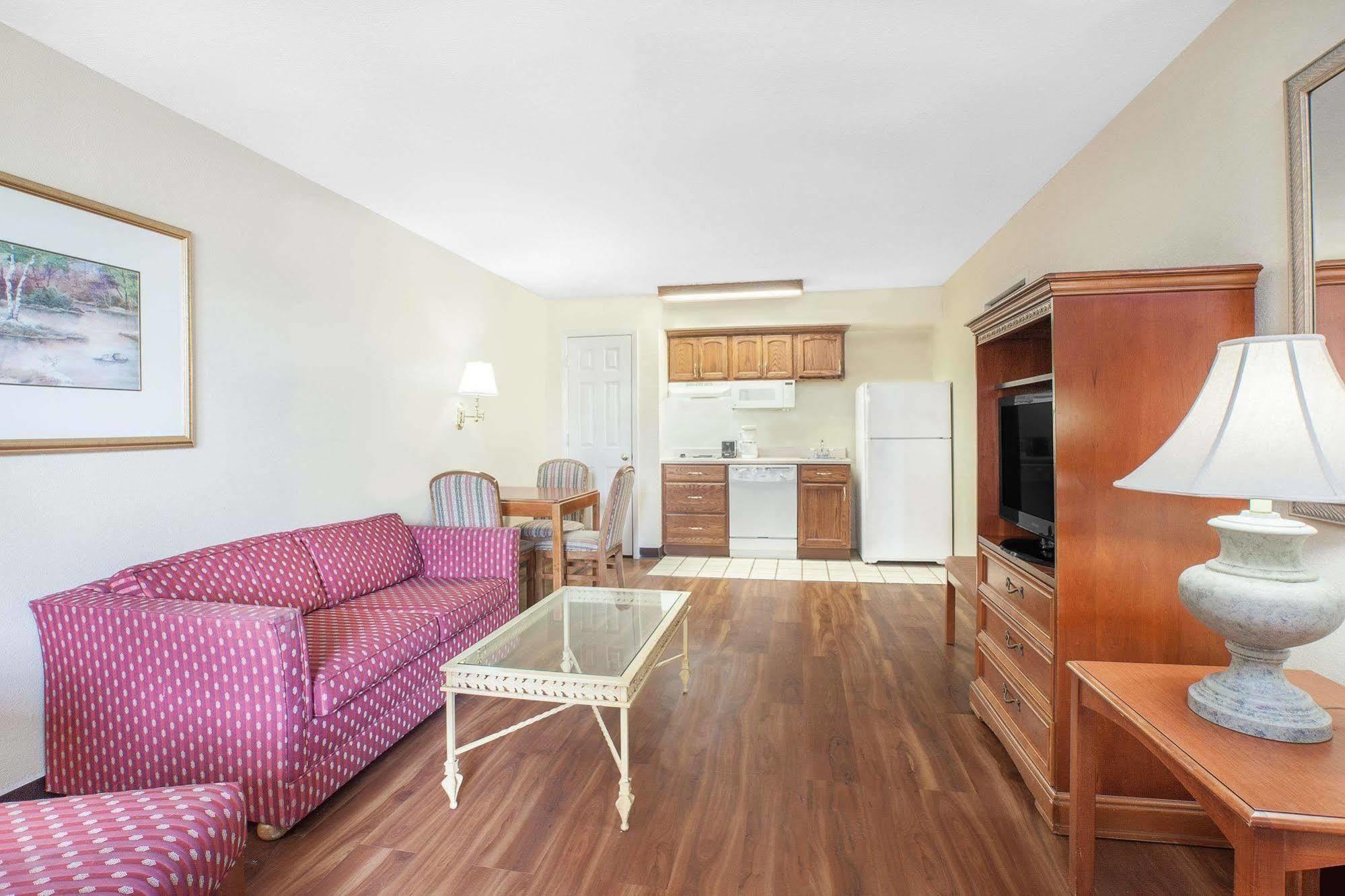 Baymont By Wyndham Paris Motel Ngoại thất bức ảnh